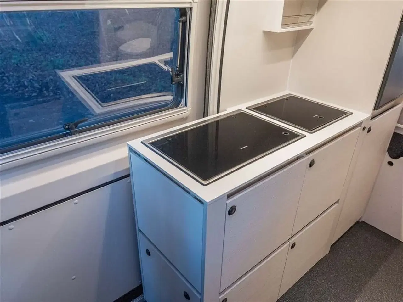 Billede 11 - 2026 - Tourne 6.0 Select aut. gear - Black - 180HK Tournes topmodel