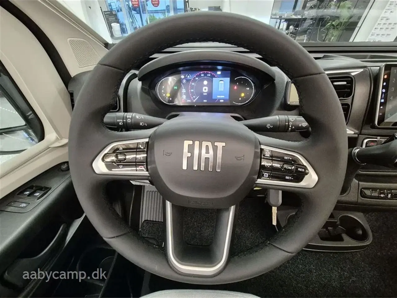 Billede 8 - 2026 - Benimar Benivan 160 PLUS   NK Pakke. Automatgear. 140Hk. 200W solcelle. Kompressor køleskab. Webasto Dieselvarme. Elektrisk indgangstrin. Metallak