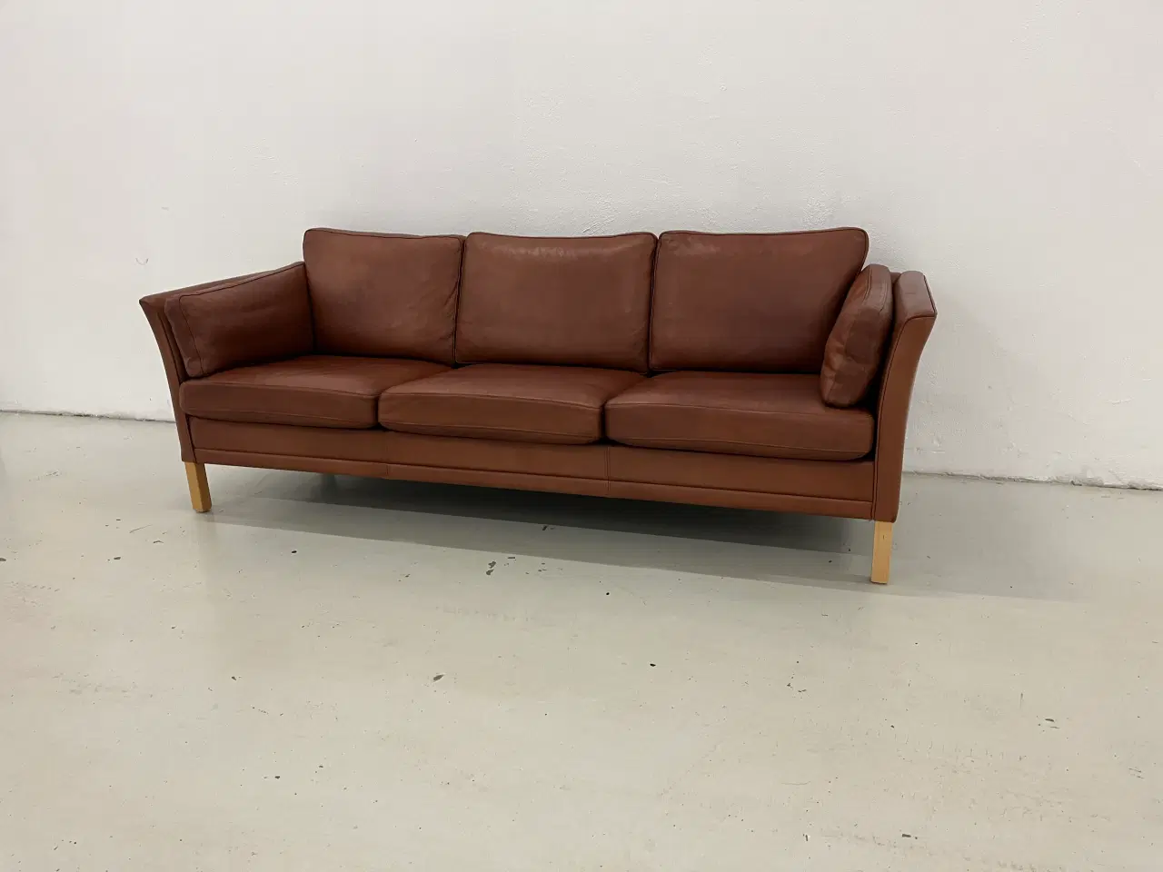 Billede 2 - Mogens Hansen MH2225 3 Pers.Sofa i cognac læder.