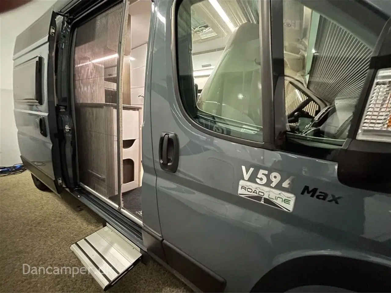 Billede 2 - 2023 - Chausson ROAD LINE V594 VIP MAX   UNDER KLARGØRING! Super spændende, kort van med to dobbeltsenge på tværs i køjesystem. 2,2, L motor , 140 HK, solcelle og markise m.m.