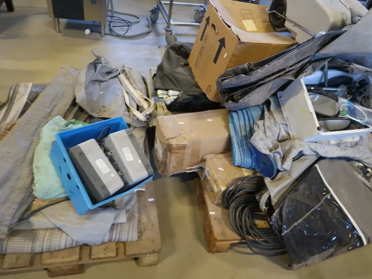 Billede 7 - Campingudstyr på 2 paller