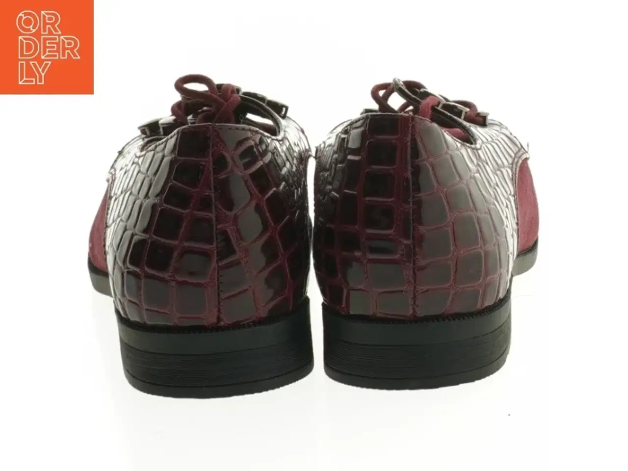 Billede 2 - Vinrøde sko med krokodillemønster fra Chink-Me (str. 42 )