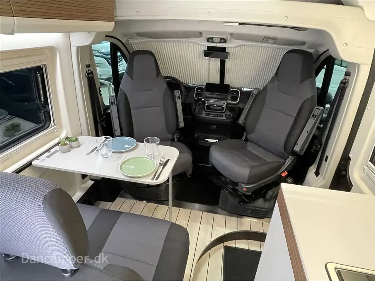Billede 7 - 2025 - Westfalia Columbus 600 E   Ny 2025 kort model. 140 HK, 8-trins automatgear, adaptiv fartpilot, langsgående soveplads 198/177 * 197