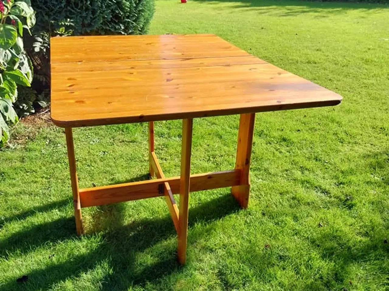 Billede 1 - BUTTERFLY bord - lakeret fyrretræsbord