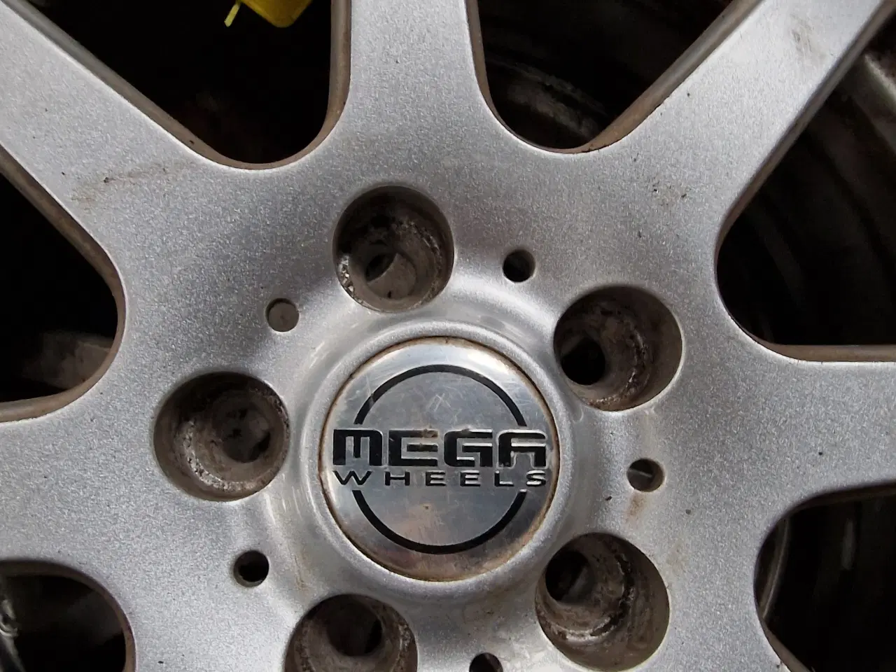 Billede 4 - Pigdæk 215/65r16 98T