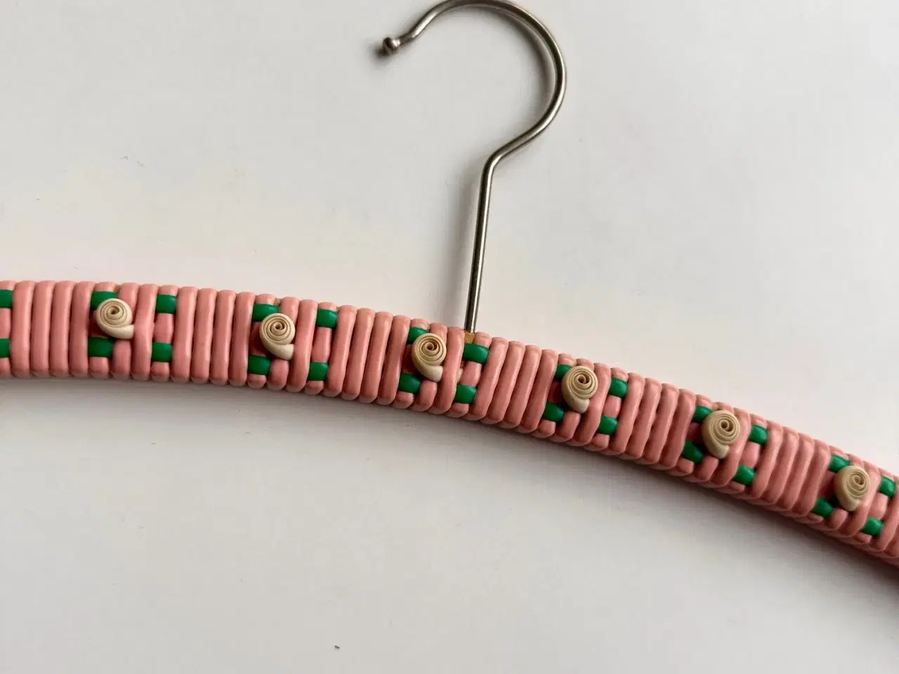 Billede 2 - Retro bøjle m plastbevikling, beige roser
