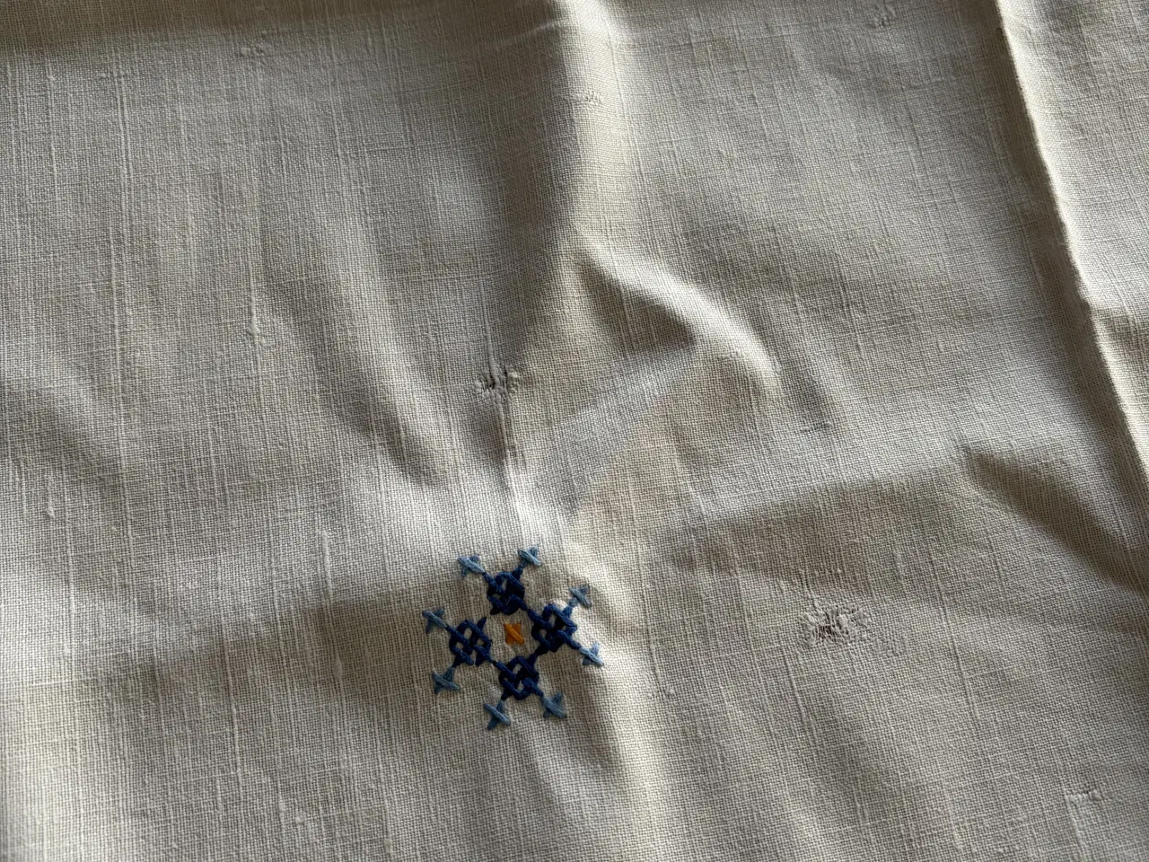 Billede 3 - Hånd broderet dug