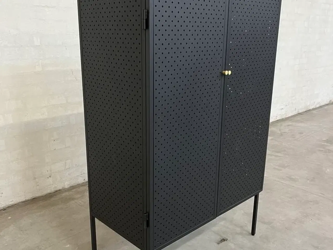 Billede 2 - Brooks dækketøjsskaab. Bredde 72, højde 111, dybde 37 cm.