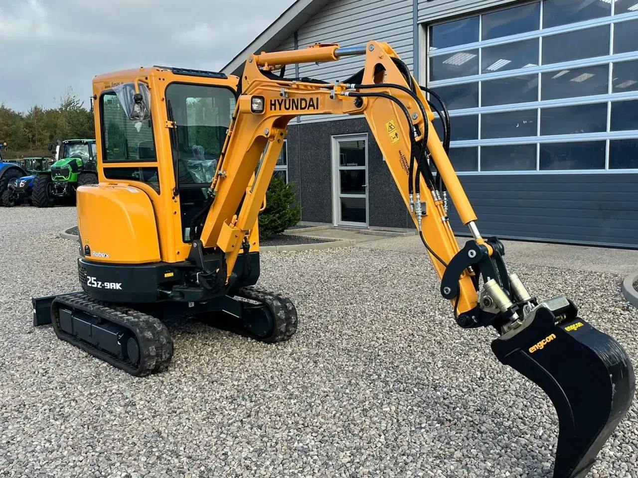 Billede 15 - Hyundai R25Z-9AK Robex med Tilt-Mann tilt skifte samt Engcon skovl. Udlejes, også med forkøbsret.