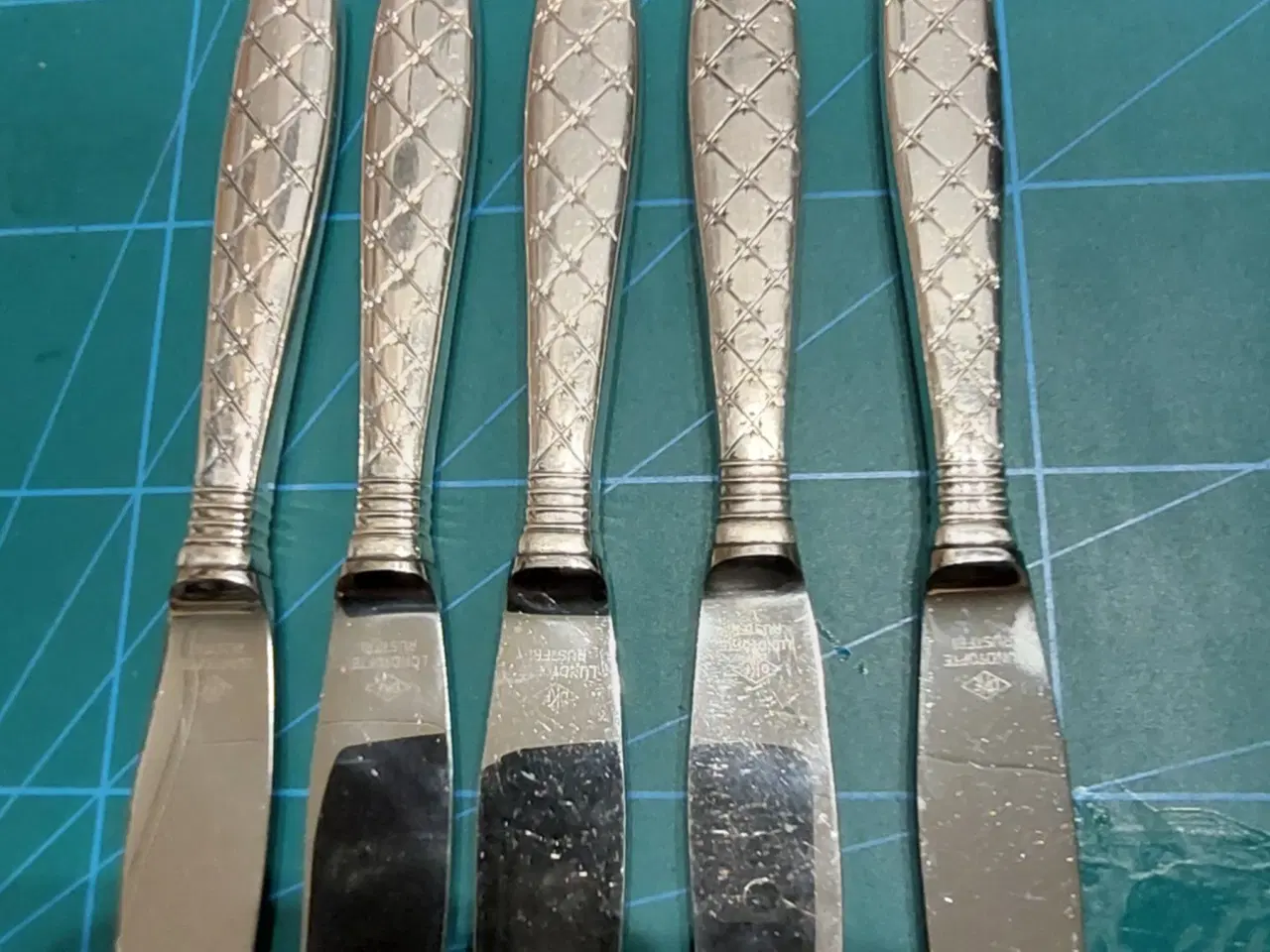 Billede 1 - stjerne pletsølv knive sælges `kr 50,-