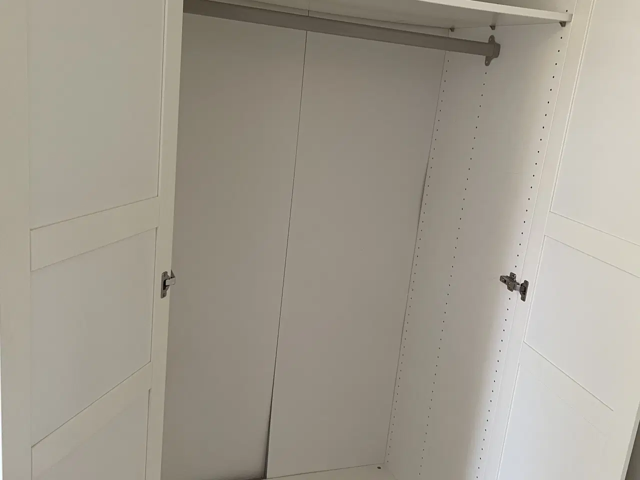 Billede 2 - IKEA Garderobeskab
