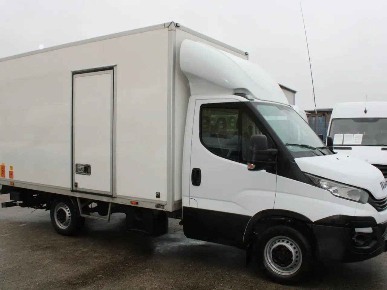 Billede 2 - Iveco Daily 2,3 35S14 Alukasse m/lift