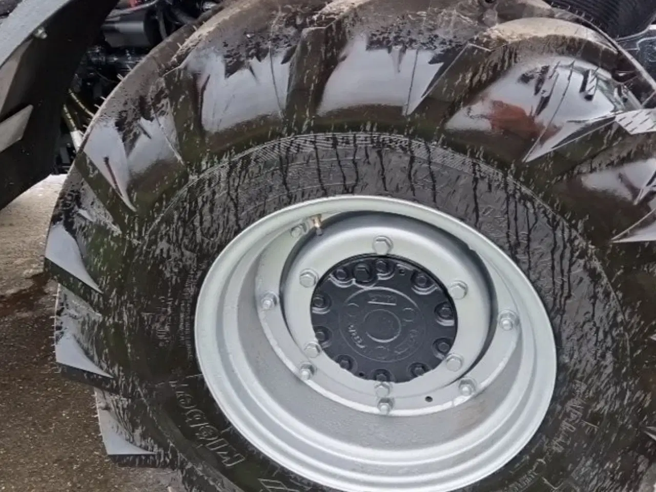 Billede 15 - Case IH Farmall 75 A Med frontlift og koblingsfrit vendegear og brede hjul.