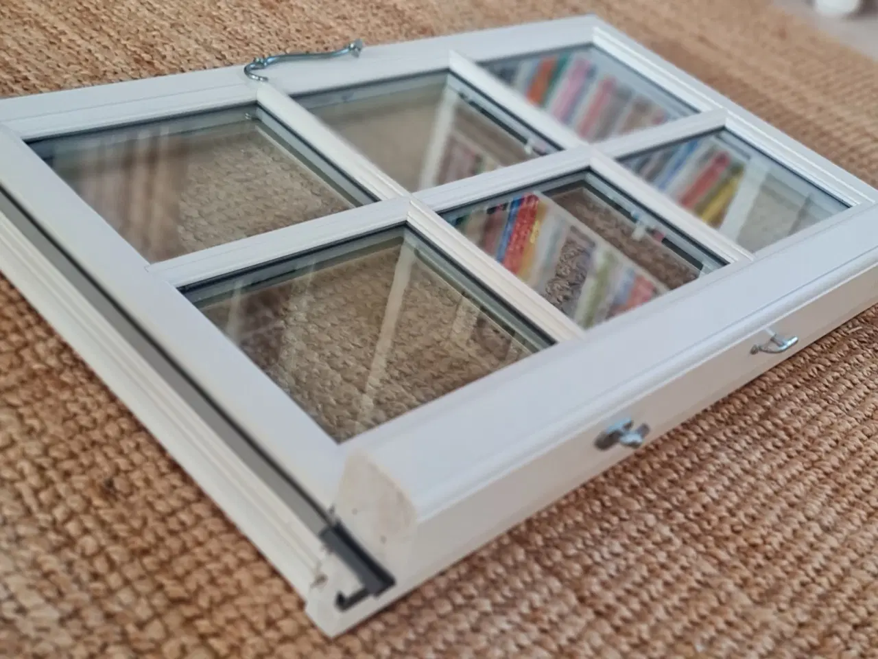 Billede 6 - TO LAGS SPROSSE VINDUER I HVIDMALET TRÆ (Outrup)