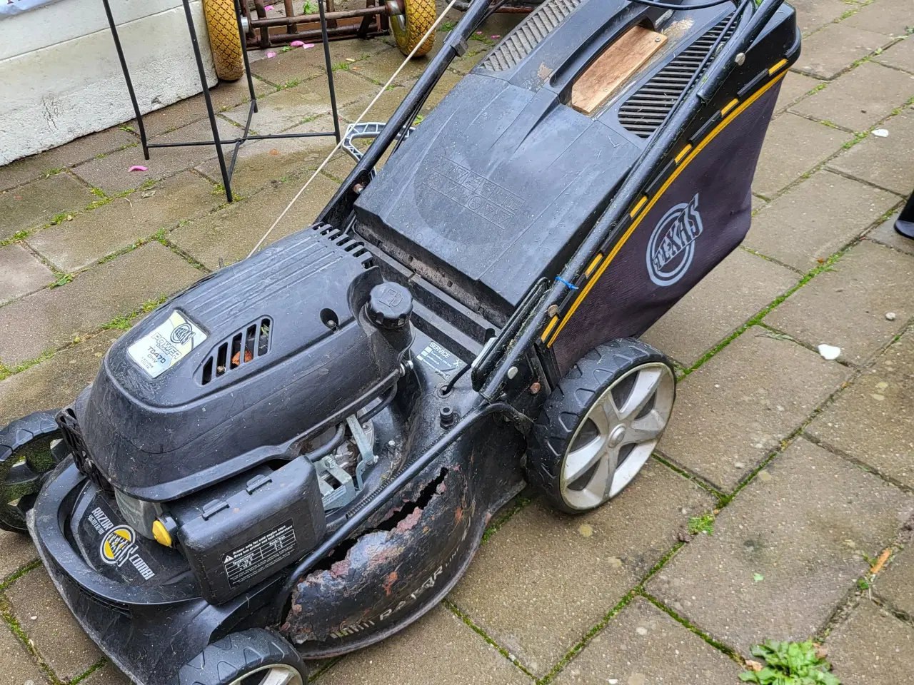 Billede 1 - Plæneklipper, karosser kaput