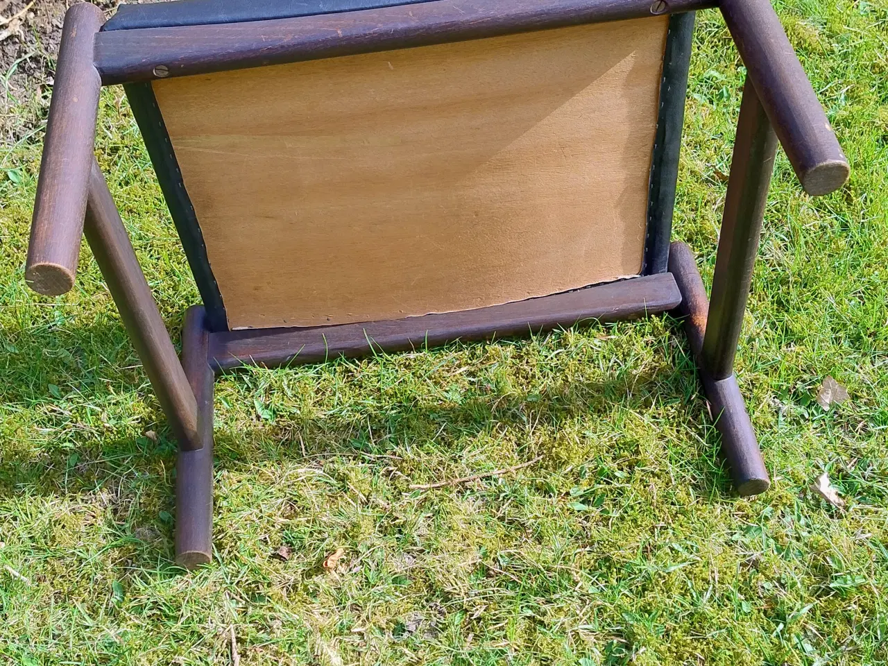 Billede 3 - skammel fra 60'erne med sort skai i mørkbejdset te