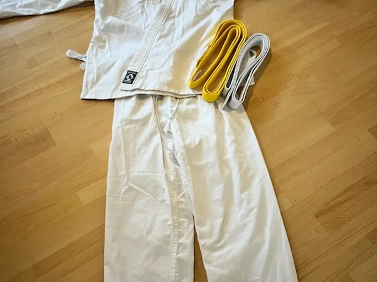 Billede 1 - Karate tøj  