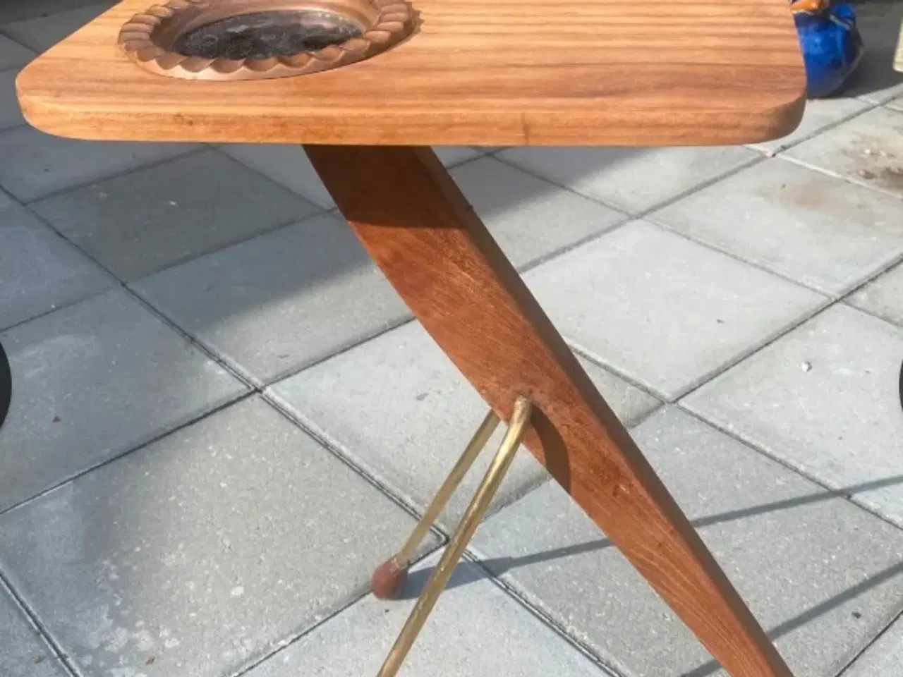 Billede 1 - Elegant side/ tobaksbord i teaktræ