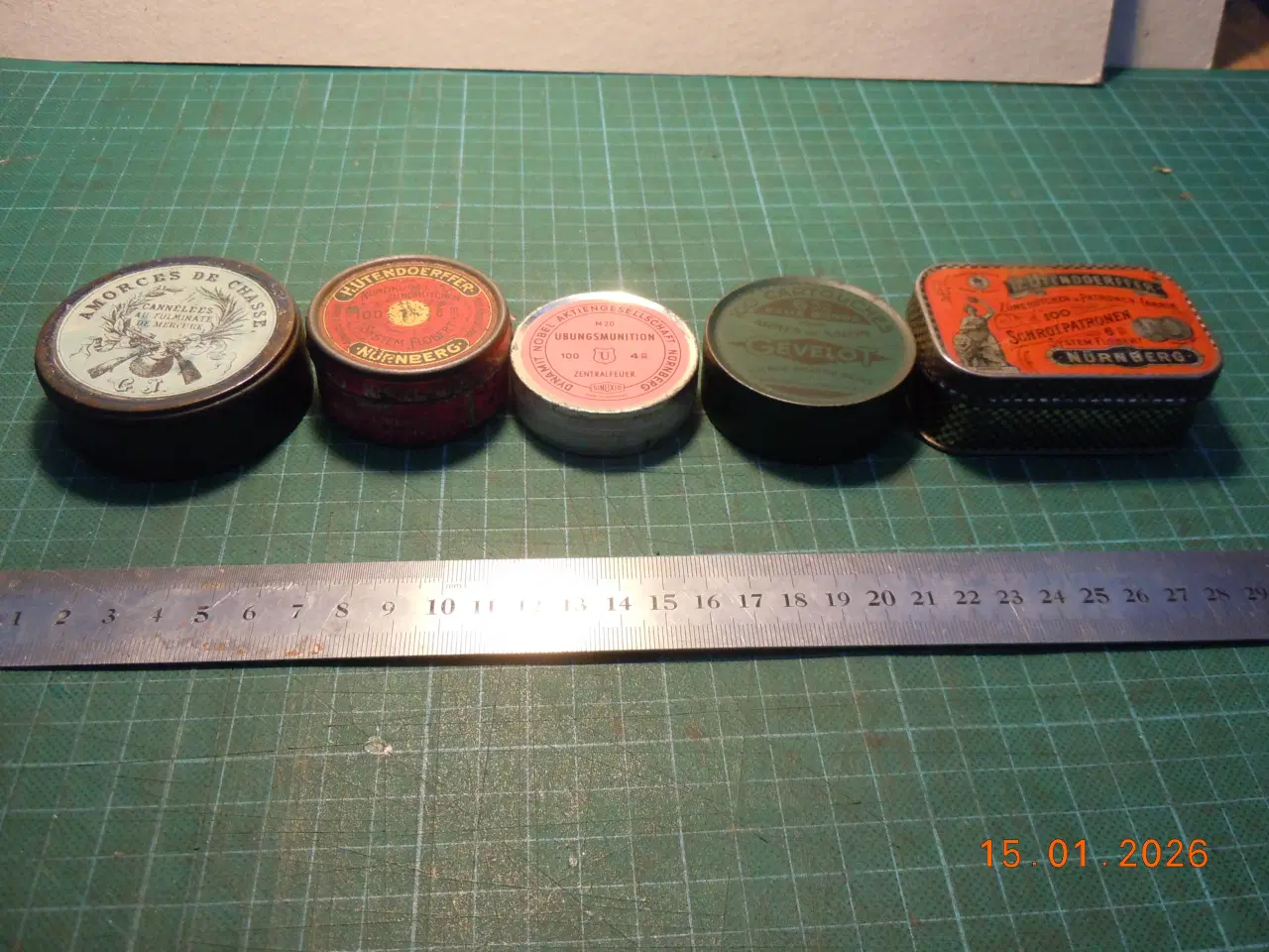 Billede 2 - Fem fænghætte og patronæsker.