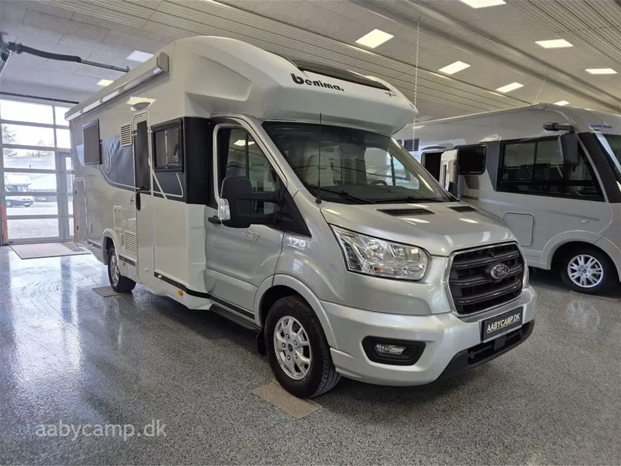 Billede 1 - 2020 - Benimar Tessoro 497 Northautokapp   Nk Pakke. Automatgear. solceller. Batteri. Inverter. Markise. Lædersæder. Hæve/sænkbar Queensbed. Varme på spildevandstank.