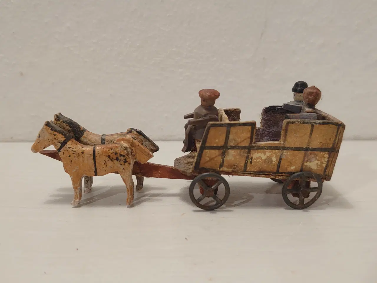 Billede 1 - Erzgebirge: Hestevogn med 3 pers.Ca 1920