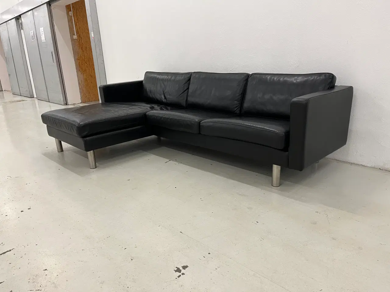 Billede 5 - Chaiselong sofa venstrevendt i sort anilin læder.