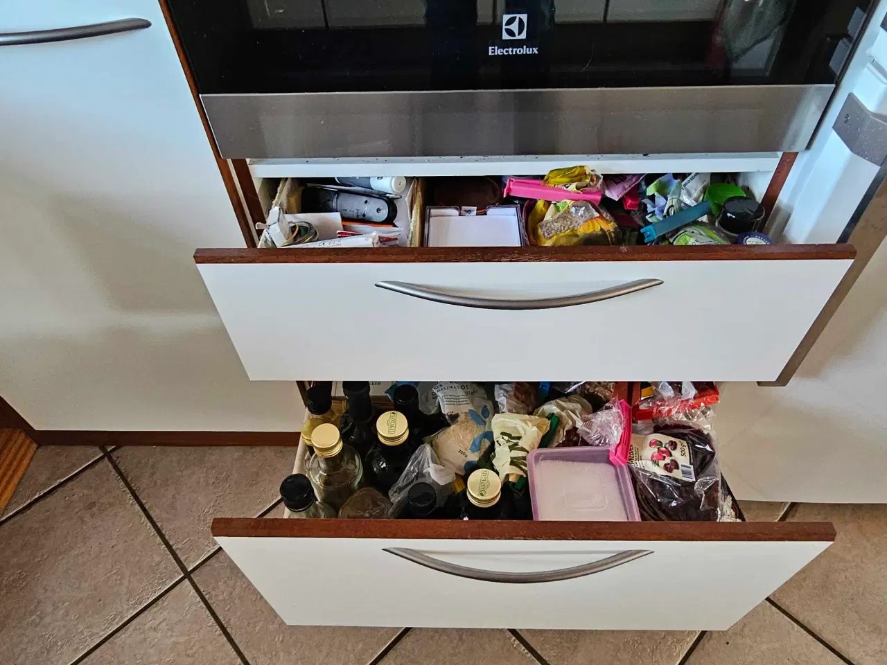 Billede 8 - Svane køkken hvid laminat med trækanter