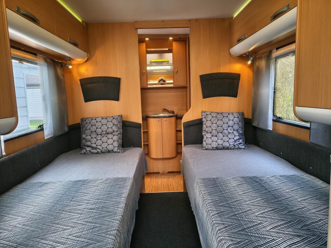 Billede 8 - Meget velholdt Adria med 2 fortelte, markise mm.