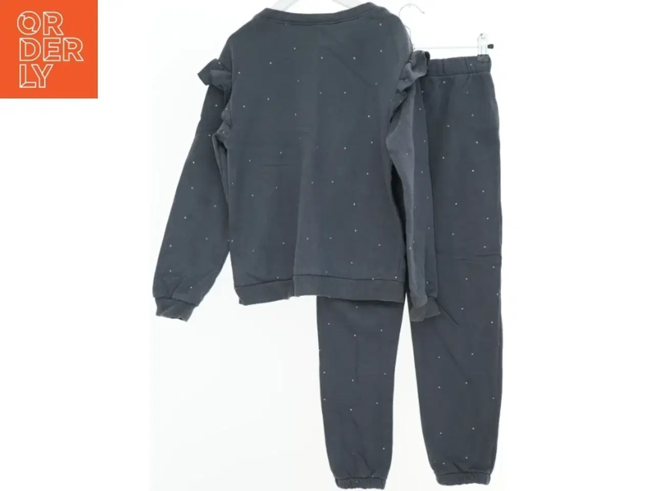 Billede 2 - Grå sæt med sweater og bukser fra H&M (str. 134)