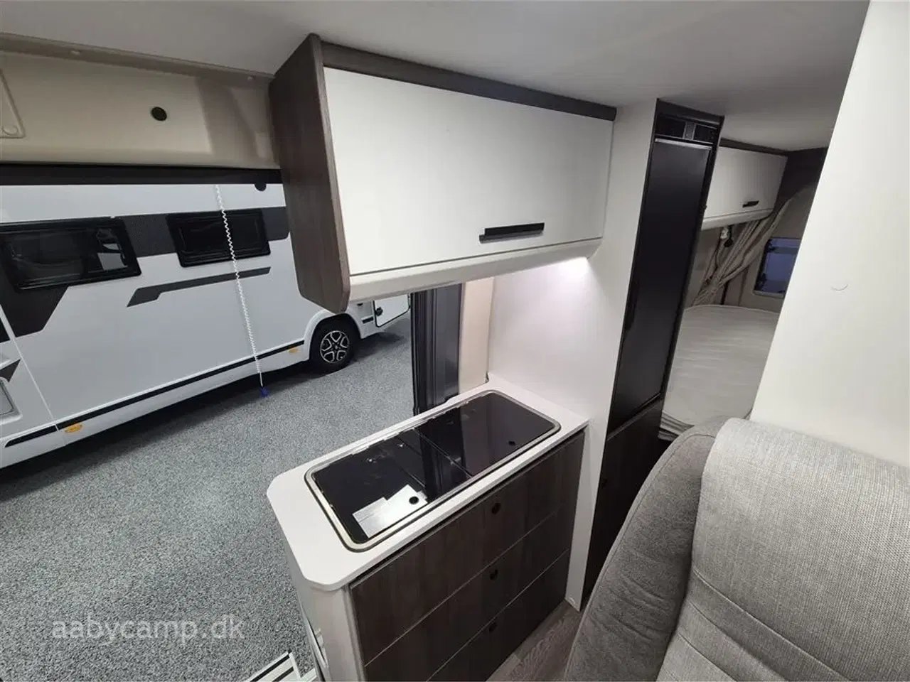 Billede 16 - 2026 - Benimar Benivan 160 PLUS   NK Pakke. Automatgear. 140Hk. 200W solcelle. Kompressor køleskab. Webasto Dieselvarme. Elektrisk indgangstrin. Metallak