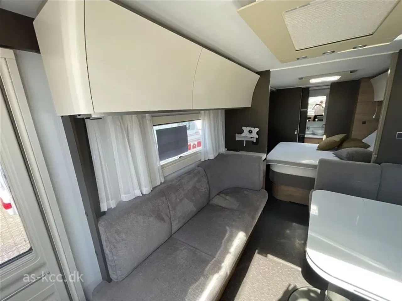 Billede 4 - 2021 - Adria Alpina 663 HT Alde Centralvarme   Adria Alpina 663 HT årg. 2021. 4 sovepladser, 6 siddepladser