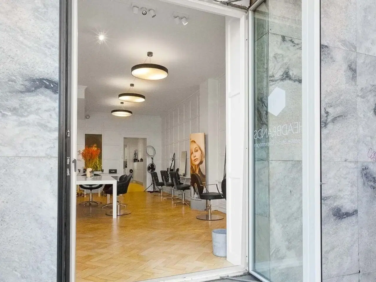 Billede 8 - EKSKLUSIVE LEJEMÅL VED FREDERIKSBERG HAVE KONTOR / KLINIK / SHOWROOM M.M.