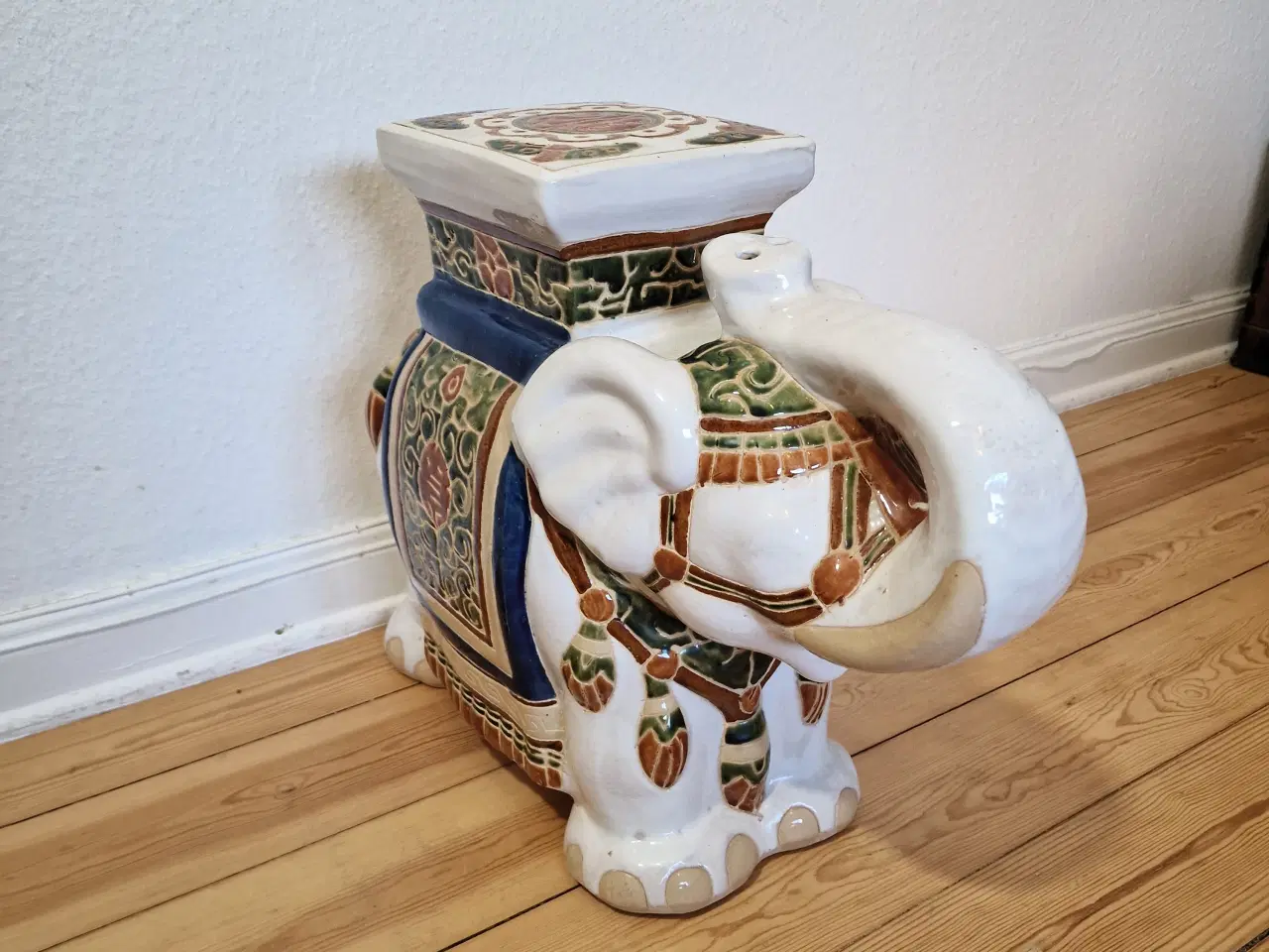 Billede 5 - Stor porcelæns elefant med østasiatisk mønster.