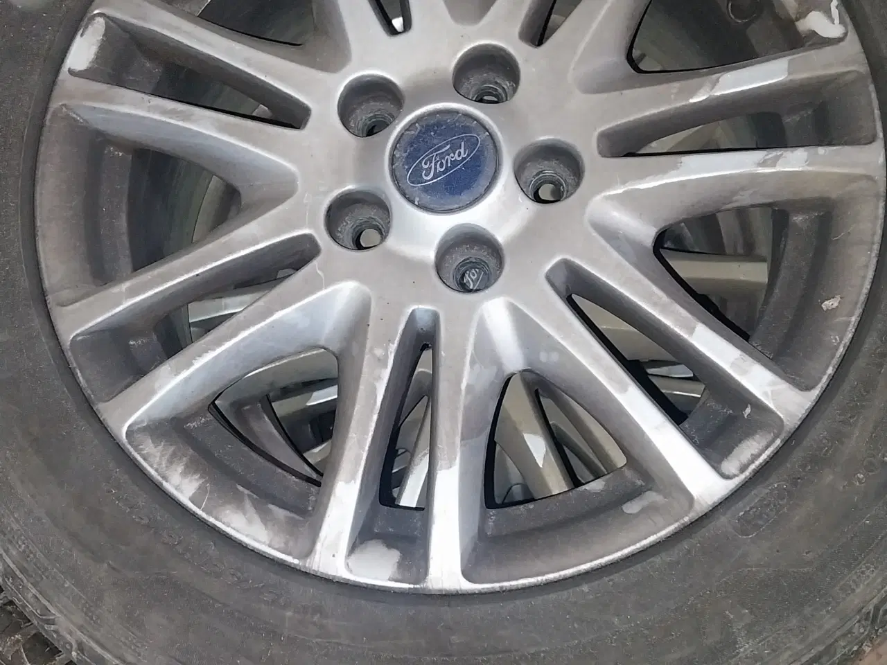 Billede 2 - Ford alufælge med sommerdæk