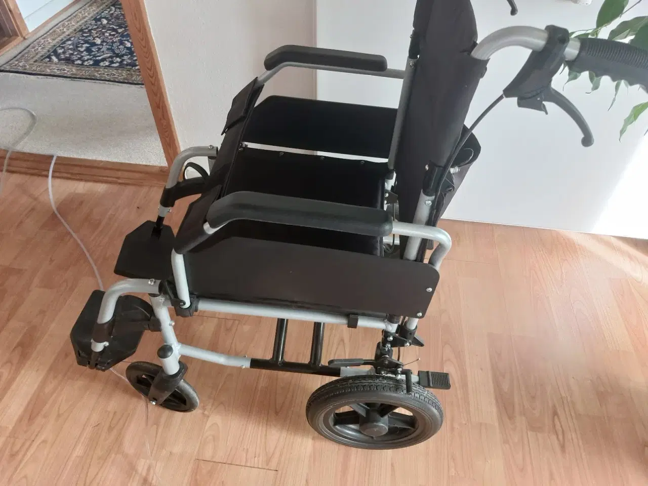 Billede 1 - KØRESTOL LETVÆGT   MODEL KILBERRY BOGOTA