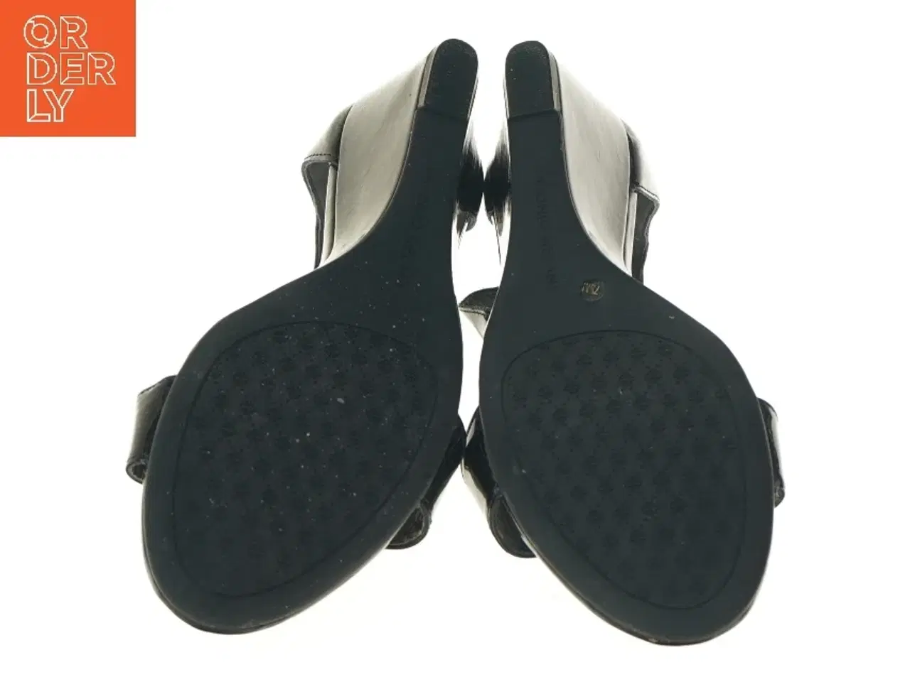 Billede 2 - Sort Antonio Melani højsandal med kilehæl fra Antonio Melani (str. sko 7,5, 25 cm)