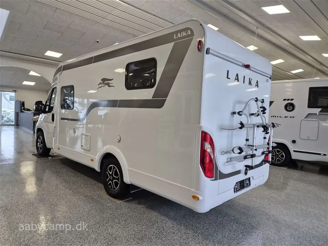 Billede 3 - 2022 - Laika Kosmo Compact 9   Slank og smidig model, perfekt til snoede kystveje. Automatgear.