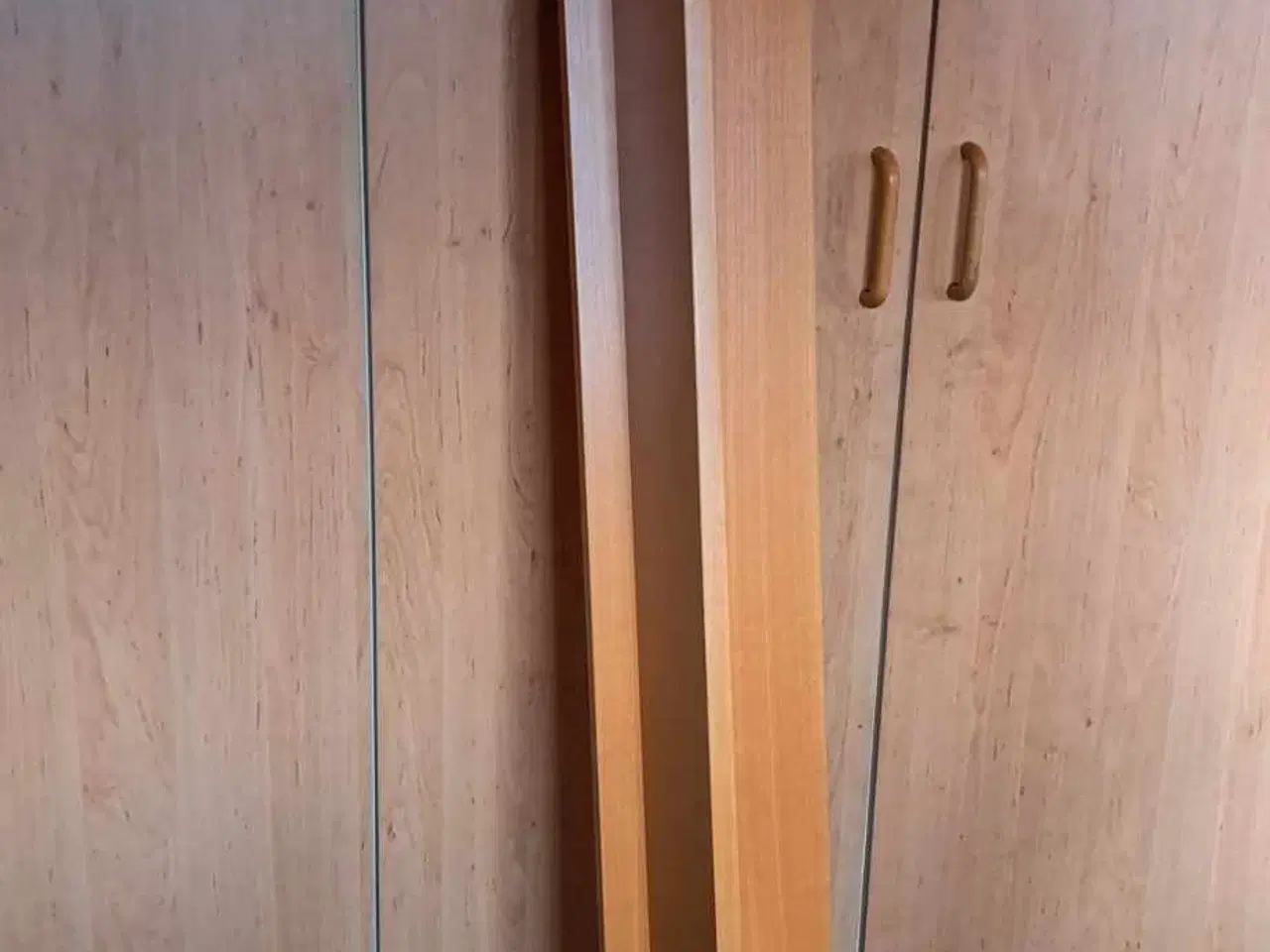 Billede 5 - Lys panel til at hænge over skabe til 2 pære, 