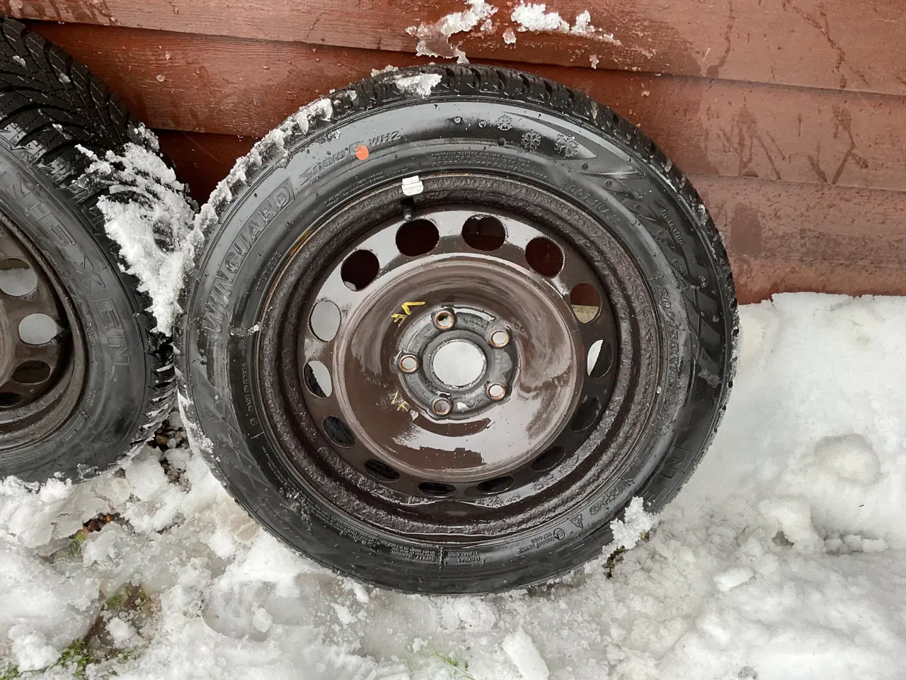 Billede 2 - Vinterdæk med fælge til VW eks. Passat og Touran 