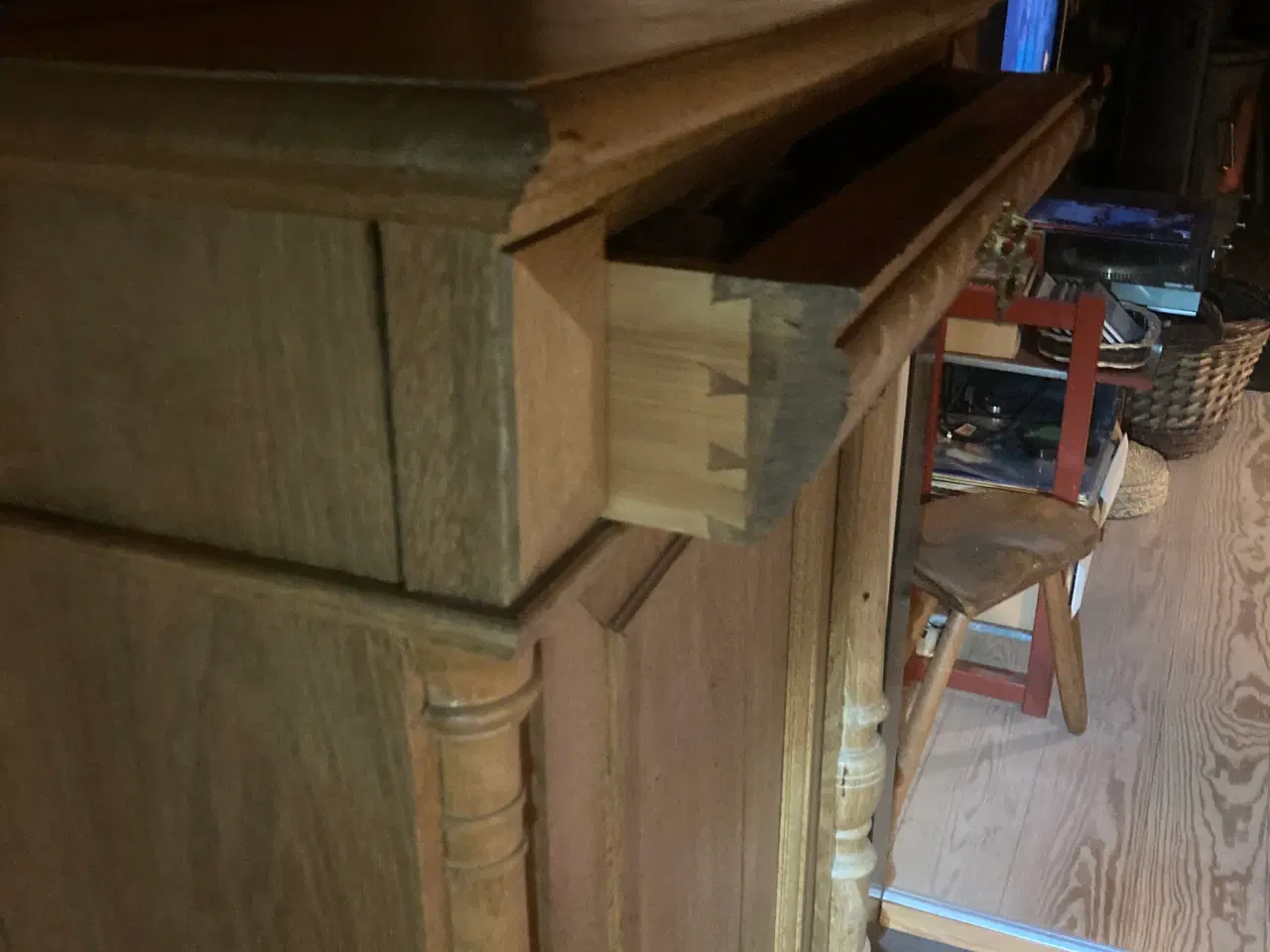 Billede 3 - Dækketøjsskab