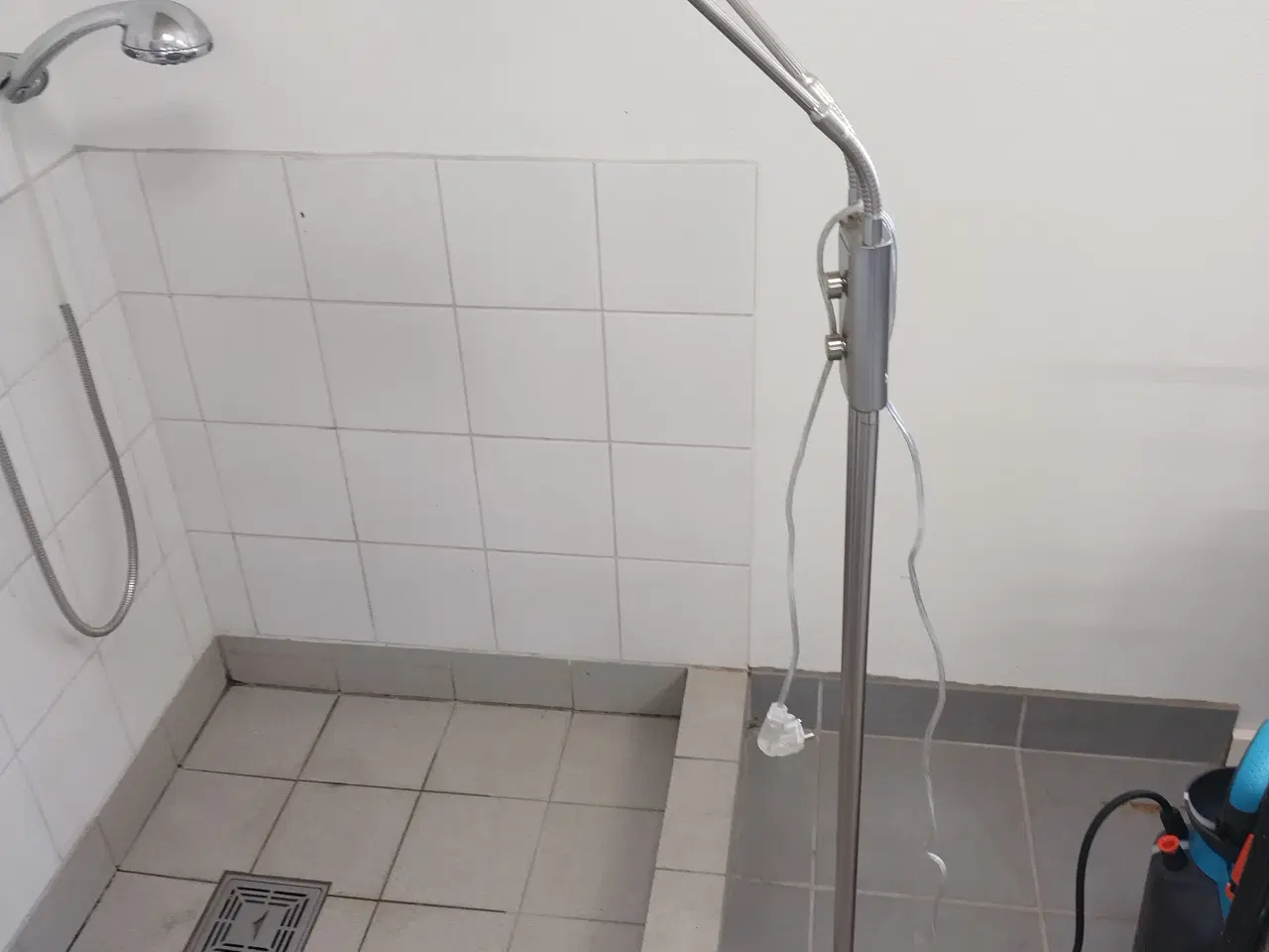 Billede 1 - Standerlampe i stål.