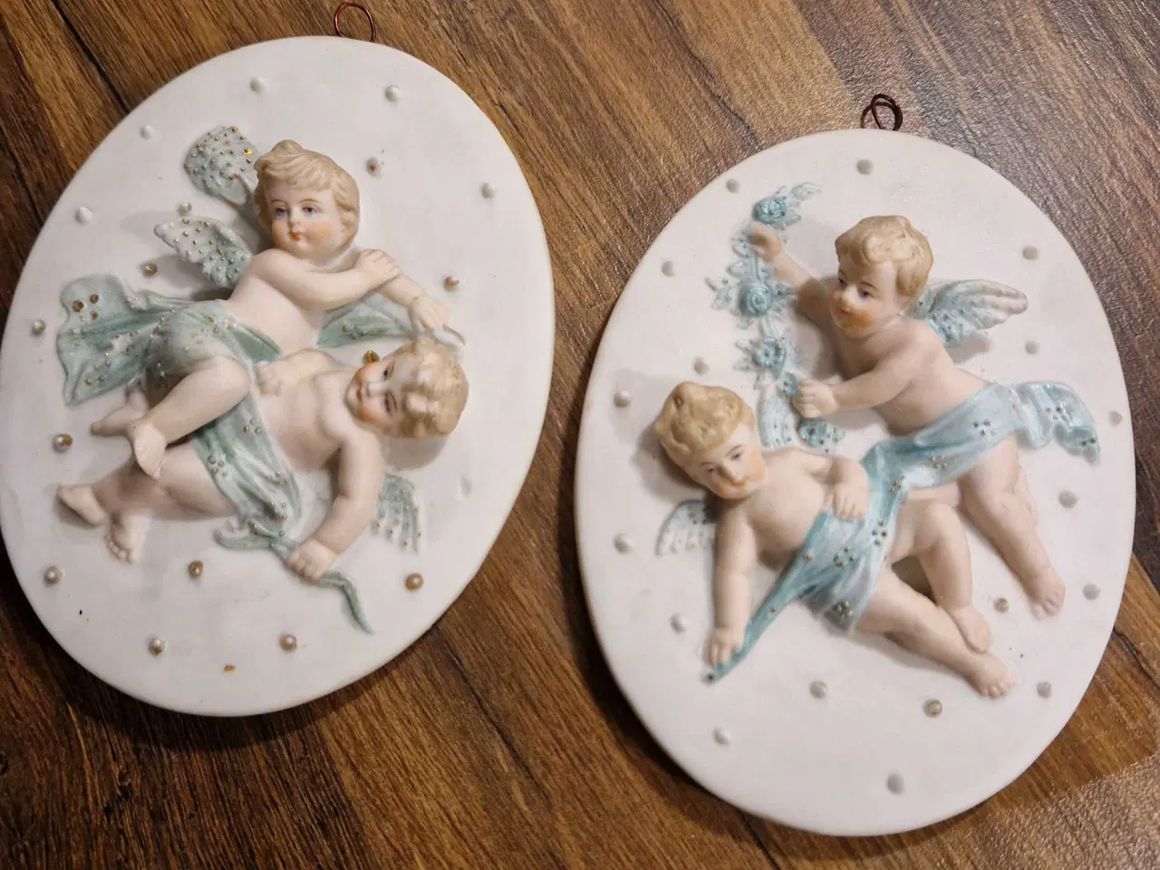 Billede 2 - Antikke relieffer I biscuit porcelæn 