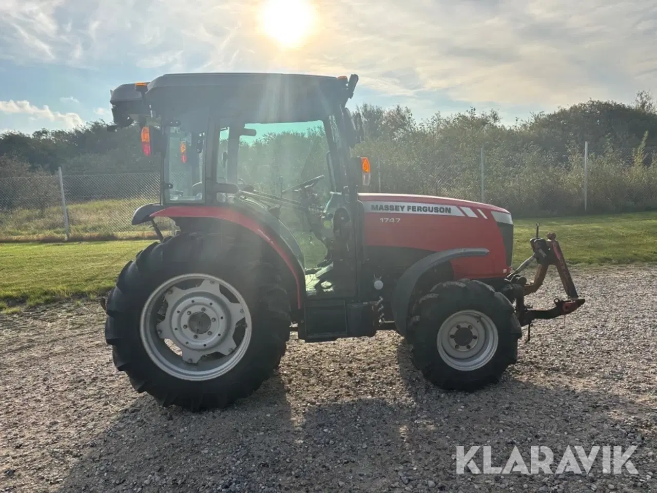 Billede 10 - Traktor Massey Ferguson 1747 4WD + Ekstra hjulsæt