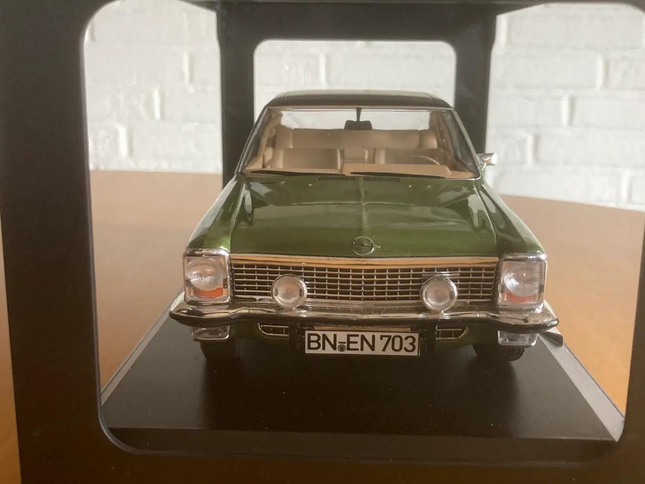 Billede 1 - Opel Diplomat 1:18