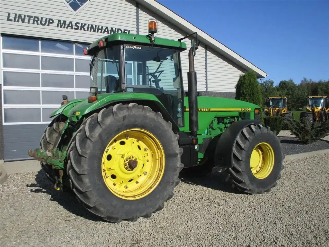 Billede 13 - John Deere 8300 Pæn regulær traktor med rigtig gode dæk på.