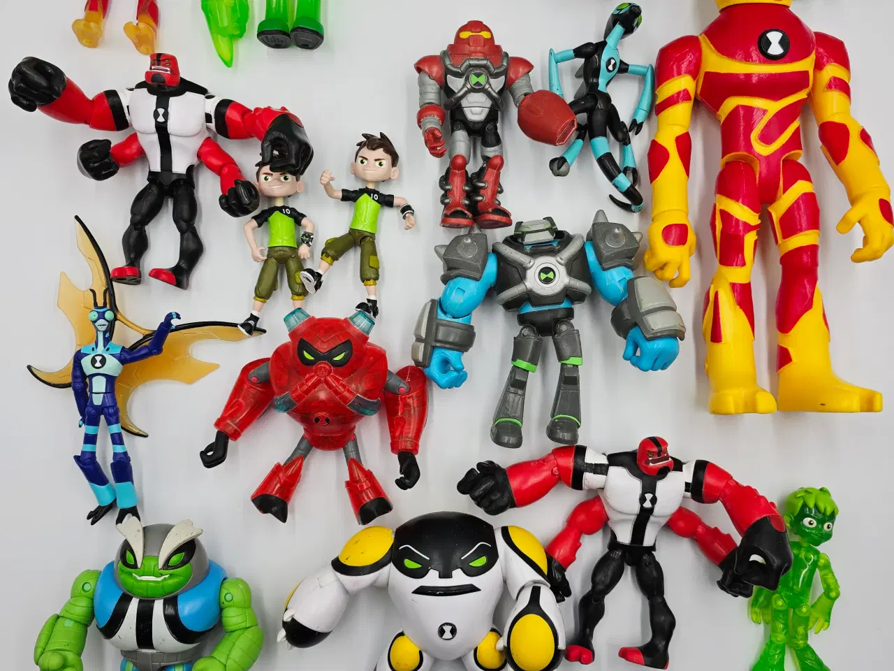 Billede 1 - Ben 10 figurer sælges samlet