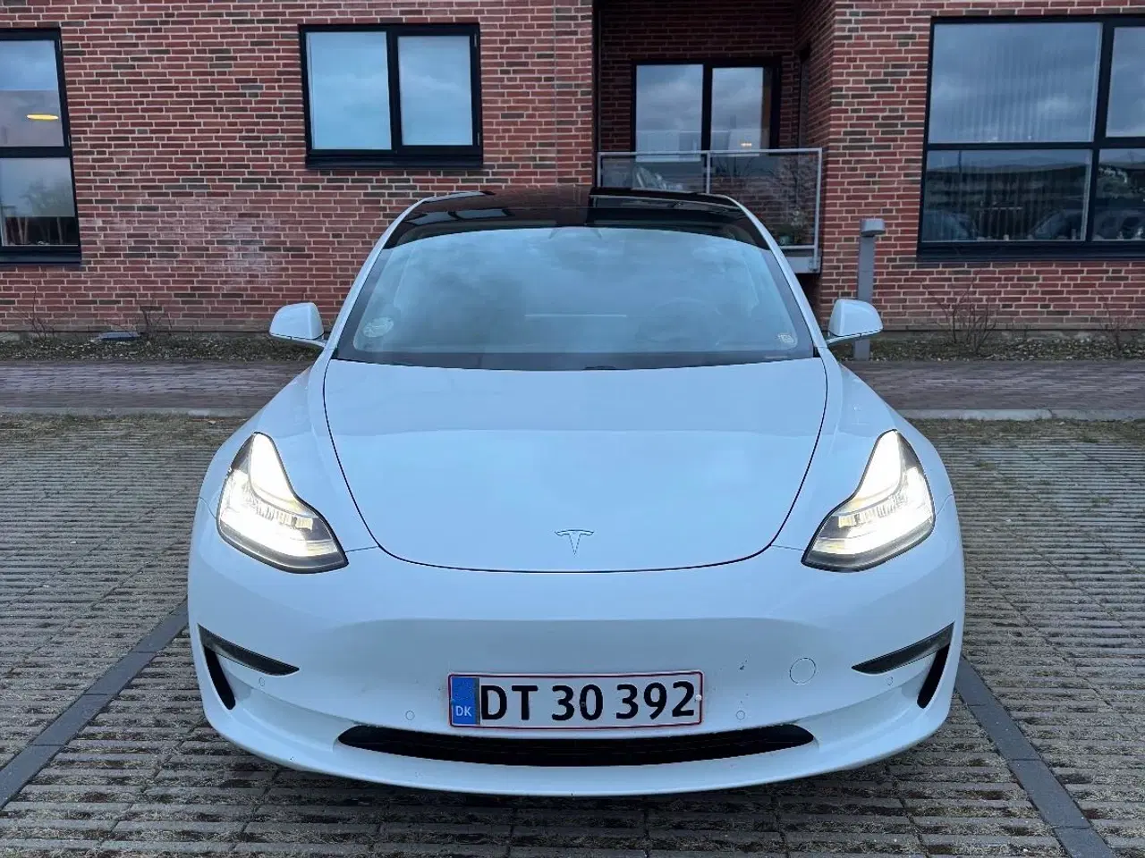 Billede 1 - Tesla Model 3 - nysynet
