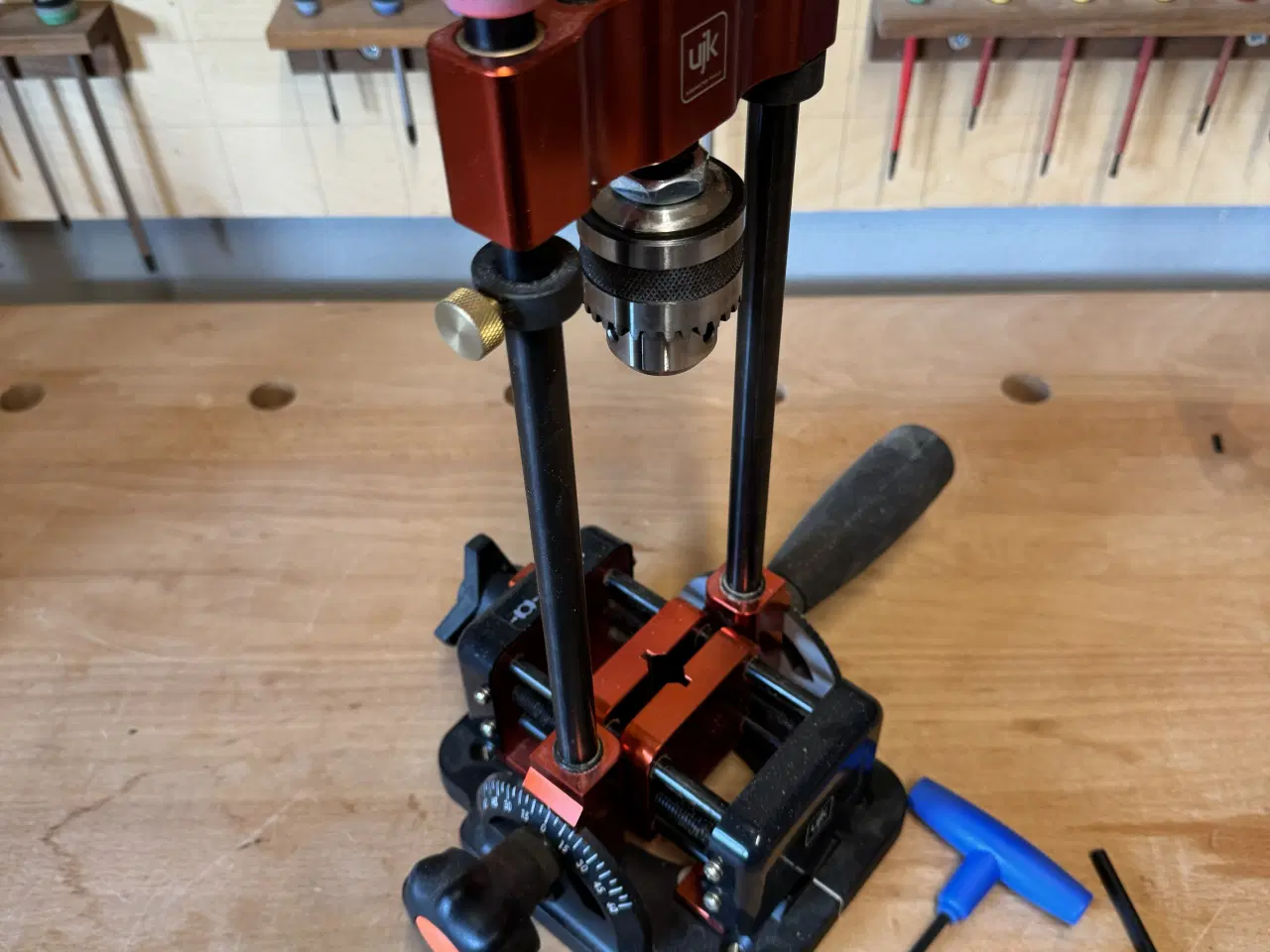 Billede 9 - UJK Boreguide og Selv-centrerende Skruestik
