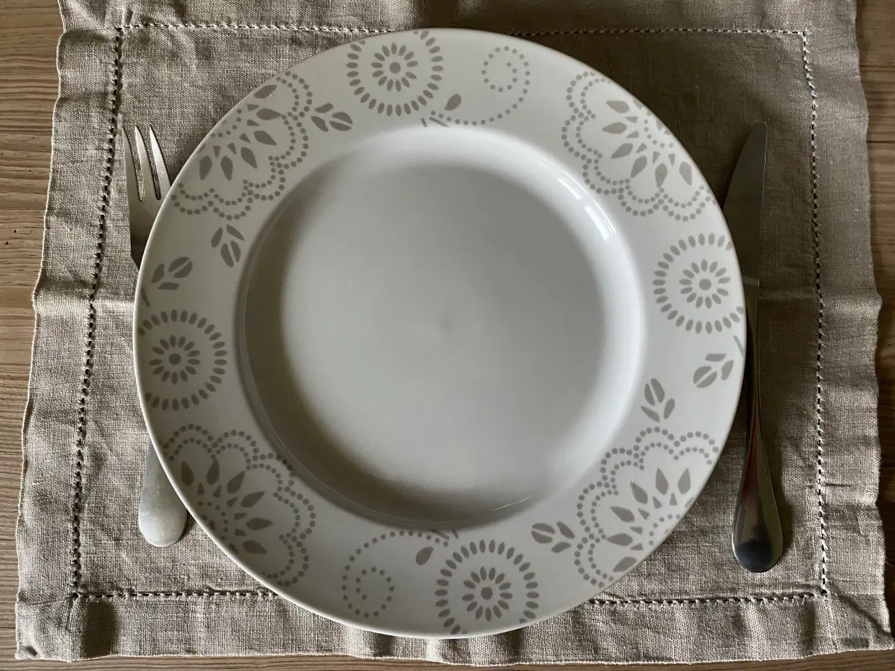 Billede 2 - Spisestel 18 flade tallerkener og 10 dybe