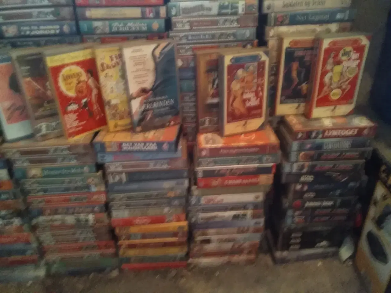Billede 3 - 400 gl dk Byt m lign på DVD 20 kr pr stk Sender ik